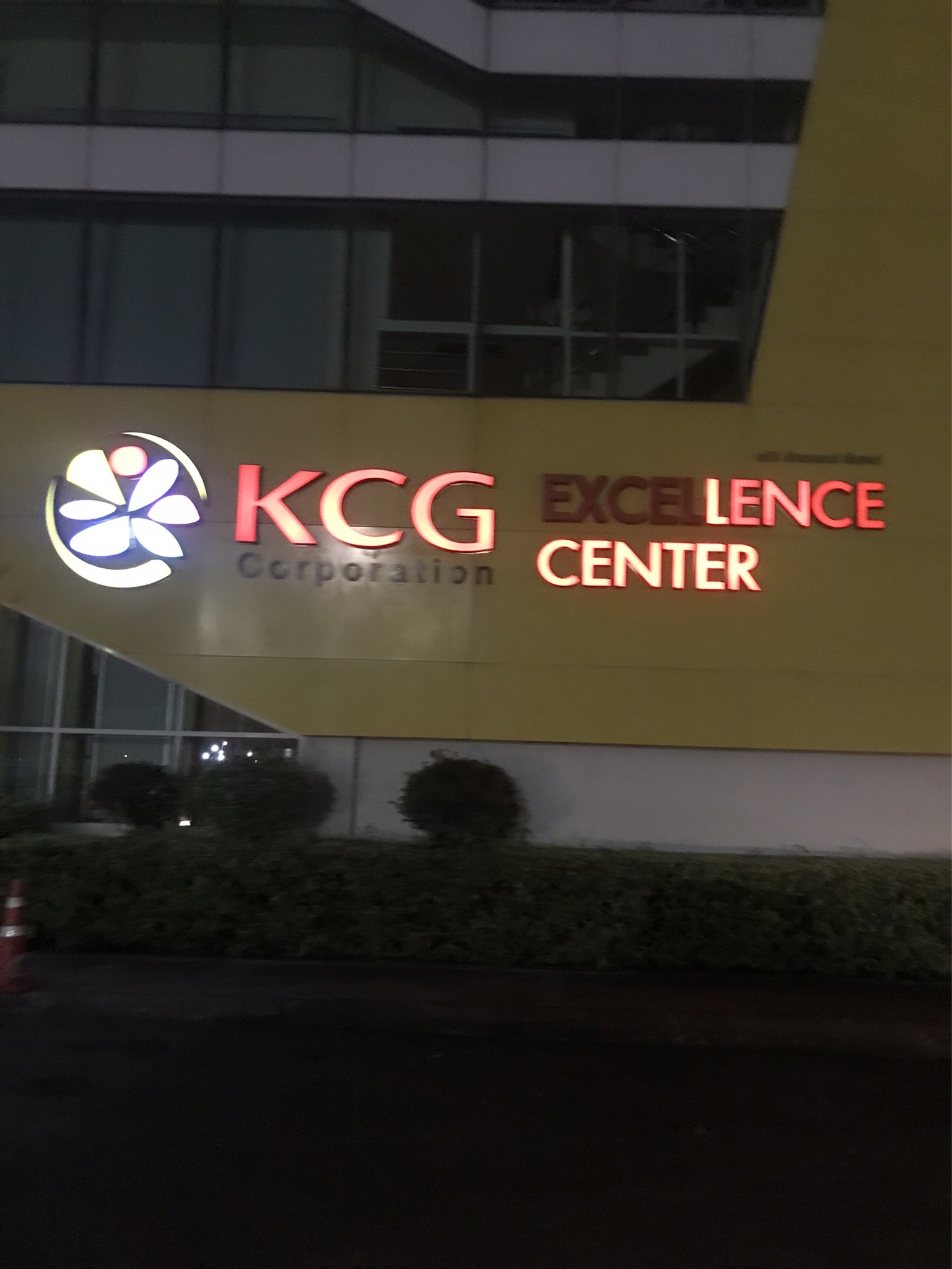 ผลงานการติดตั้งผนังกั้นห้องน้ำ KCG excelence center