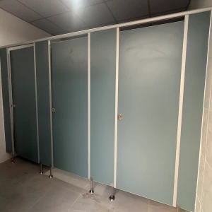 บริการติดตั้งผนังกั้นห้องน้ำ (Toilet Partitions)